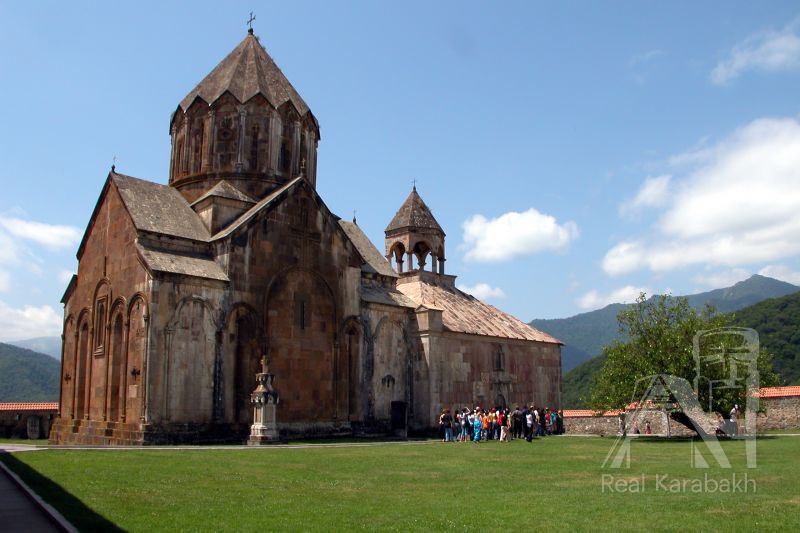 Бюстгальтерсіз ересектерге арналған фотосуреттер